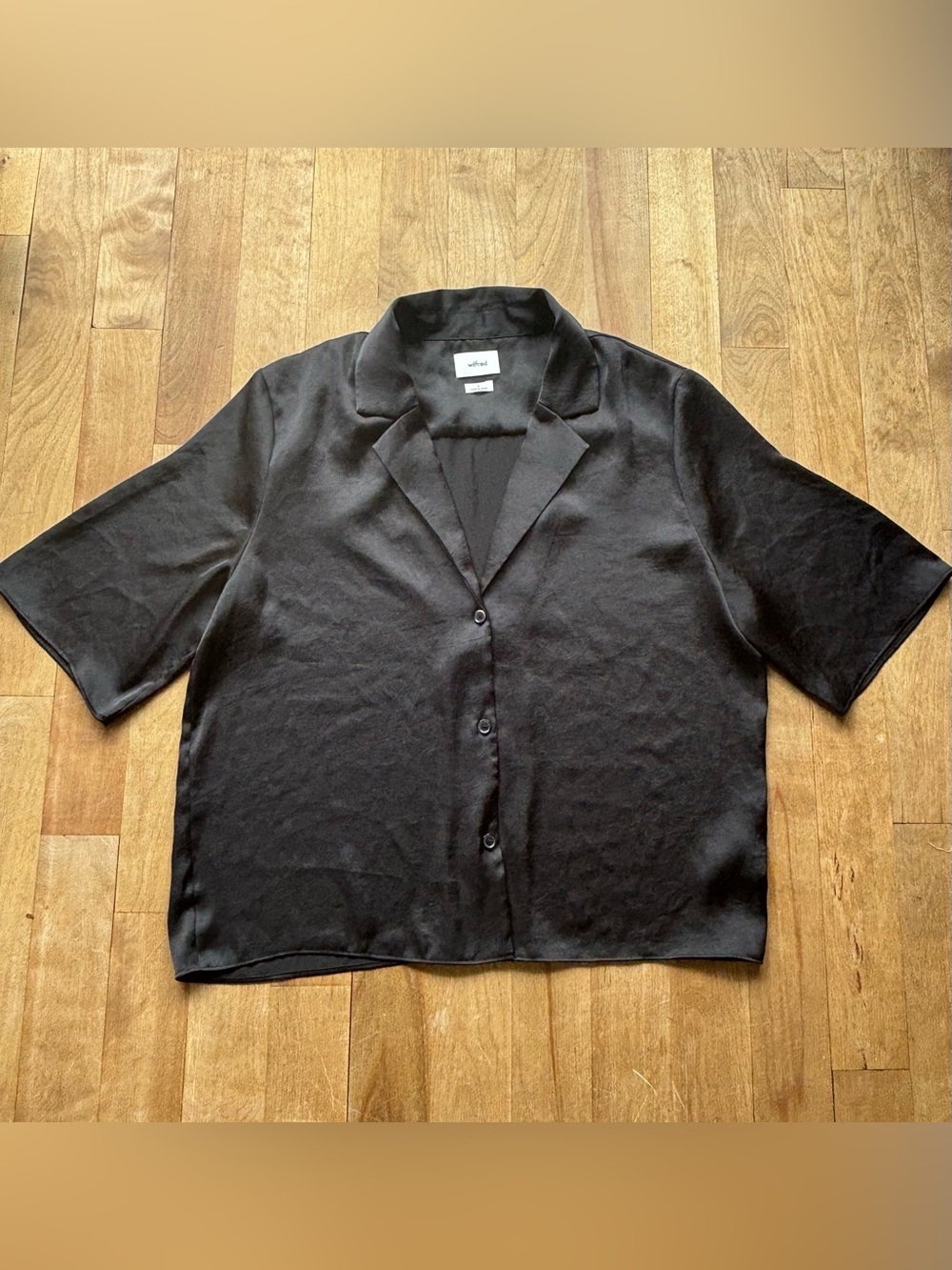 Wilfred (Aritzia) Black Satin-like Women's Button-Front Crop-Top Blouse - Picture 2 of 6